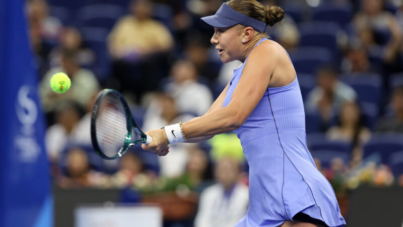 Amanda Anisimova rallies past Muchova to reach Beijing quarterfinals