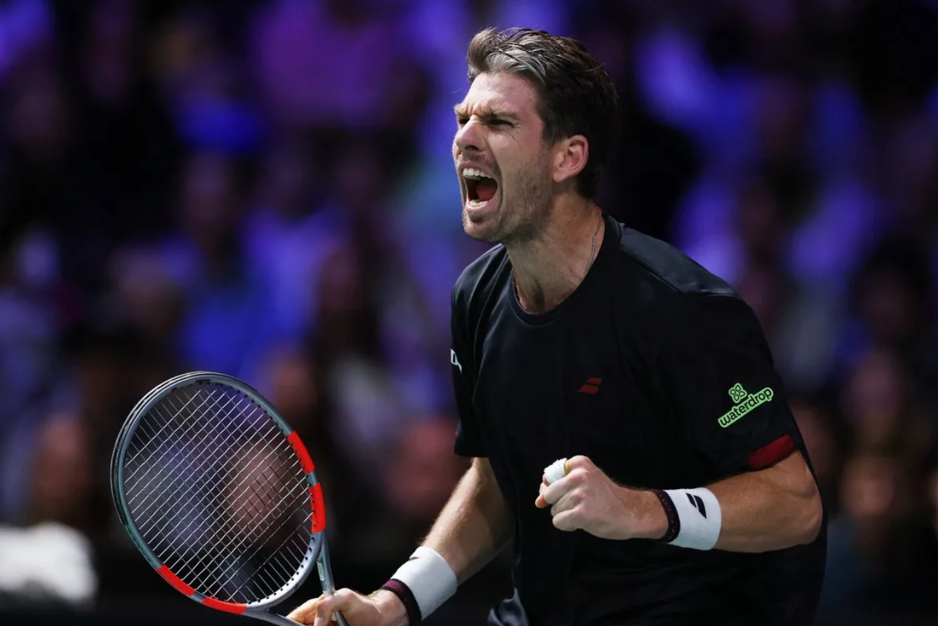 Cameron Norrie stuns Carlos Alcaraz in Paris, ends World No. 1’s Masters streak
