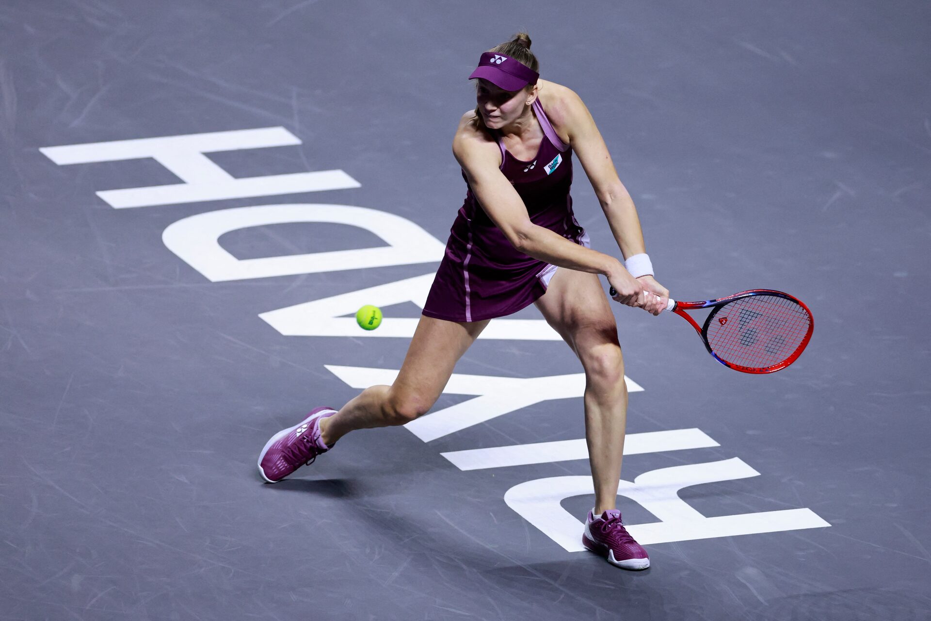 Elena Rybakina crushes Iga Swiatek to seal semis spot at WTA Finals