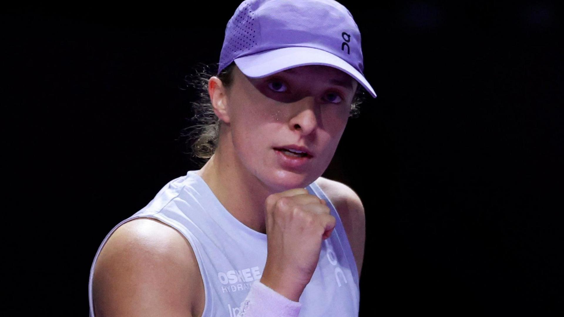 Iga Swiatek blazes past Madison Keys in ruthless start to WTA Finals campaign