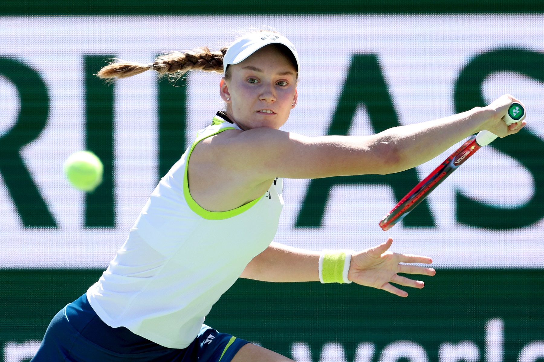 Elena Rybakina overcomes the elements in gritty Indian Wells opener